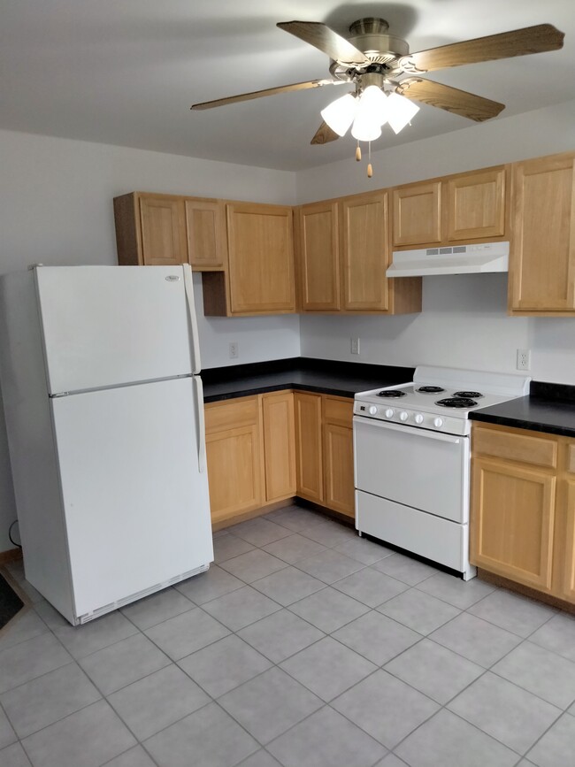 Kitchen - 2605 Champlain St