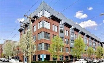 Building Photo - 727 Monroe St