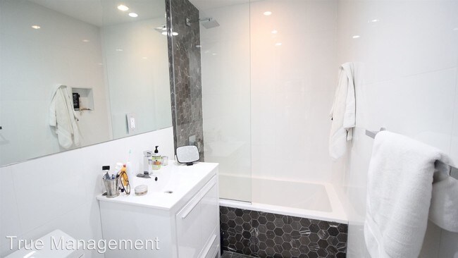 Building Photo - 2 br, 2 bath Apartment - 132 Jefferson Avenue