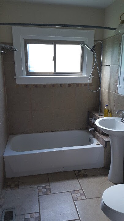 Baño - 1211 Moses Ave