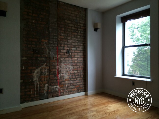 Building Photo - 179 Putnam Ave