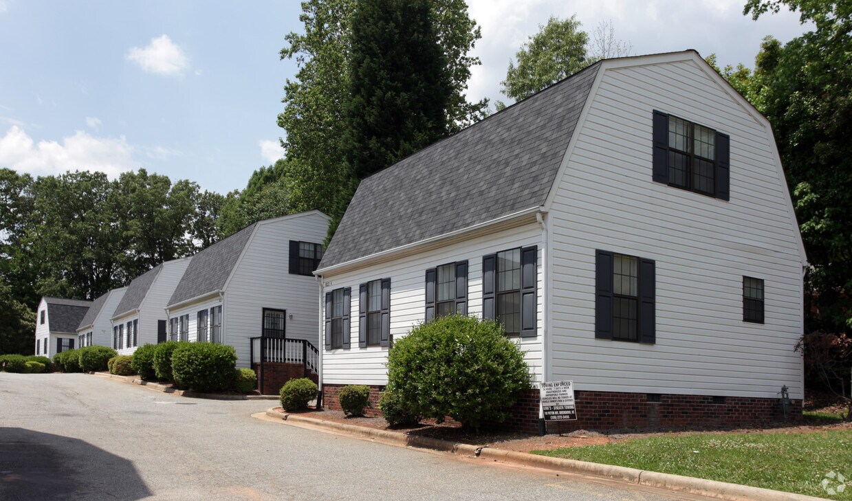 The Village of Nantucket Apartments in Greensboro, NC
