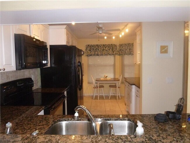Foto del edificio - 7426 Pinewalk Dr S