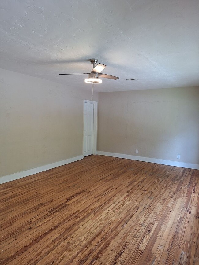 Building Photo - To schedule a Showing or Submit an Applica...