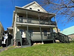Building Photo - 174 Main St