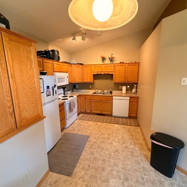 Foto del edificio - 9205 Orchard Cir