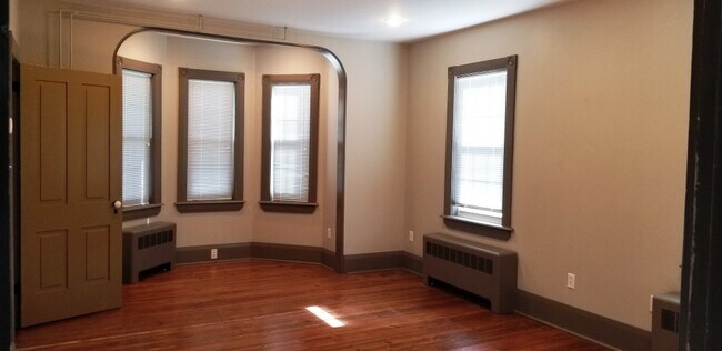 Building Photo - 908 Bull Run Xing