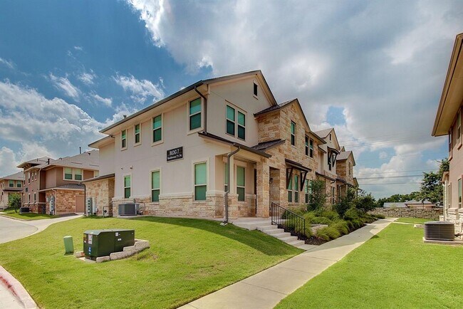 Foto del edificio - 13800 Lyndhurst St