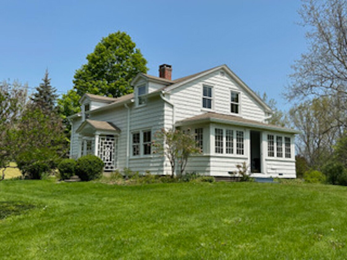 Primary Photo - 194 S Amenia Rd