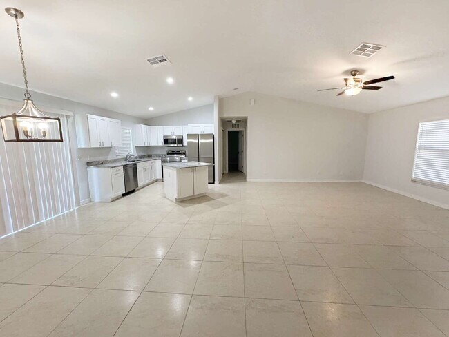 Foto del edificio - 210 Manatee St