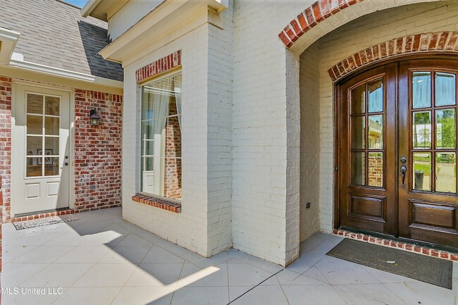 Building Photo - 102 Cypress Lake Blvd S