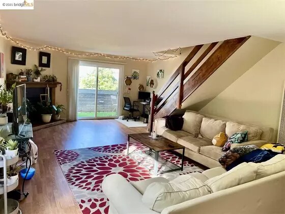 Main living area - 432 Tewksbury Ave