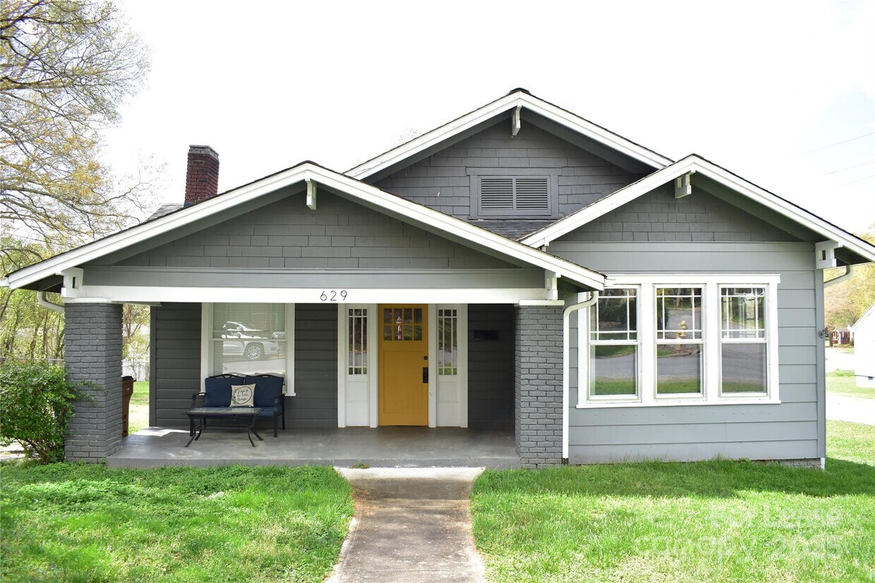 Foto principal - 629 N Cedar St
