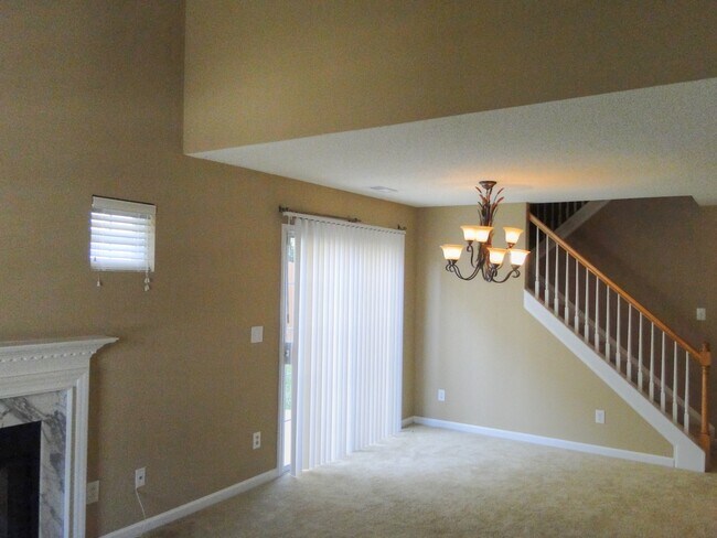 Foto del edificio - Spacious 3 Bedroom Home w/ Fence in NE Ral...