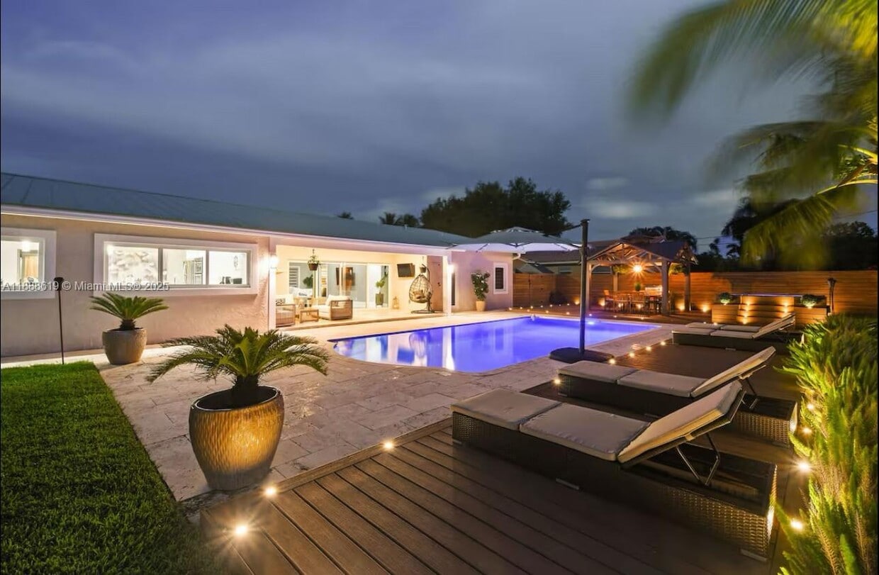 Foto principal - 7101 W Lake Dr