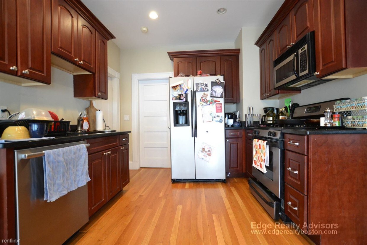3 br, 1 bath - 34 Antwerp St # 2O - 3 br, 1 bath  - 34 Antwerp St # 2O