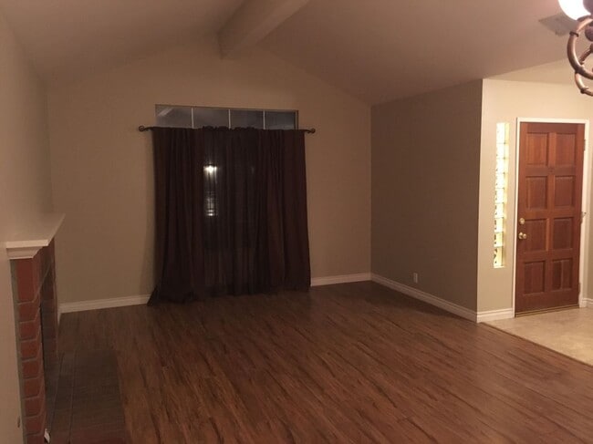 Foto del edificio - 2170 N Spruce Ave