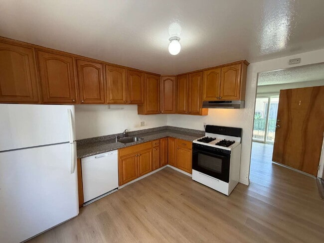 Building Photo - "Charming 2-Bed Oasis with Granite Countertops in Concord's Heart!"
