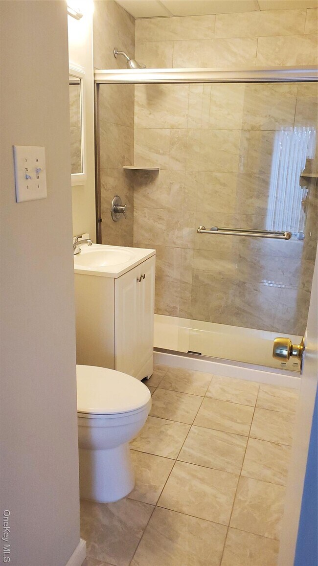 Building Photo - 460 Old Town Rd