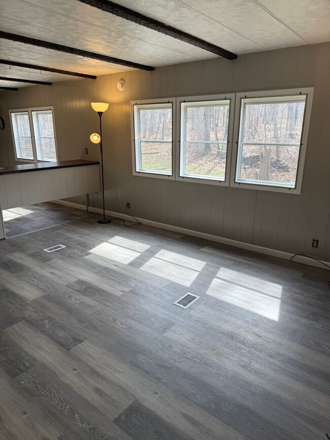 Foto del edificio - 14 Peach Orchard Rd