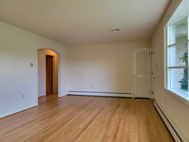 Building Photo - 609 W Orange St