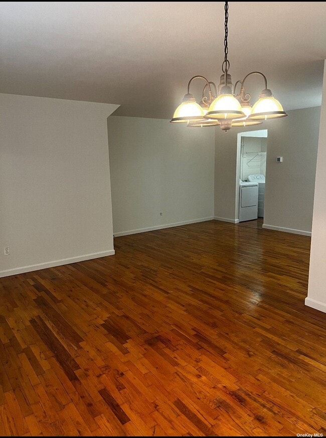 128 Artist Lake Dr, Middle Island, NY 11953 Room for Rent in Middle