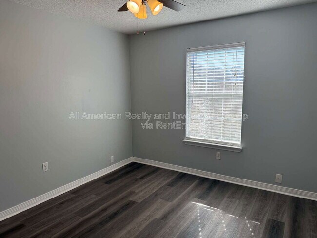 Foto del edificio - 1922 Heartland Dr