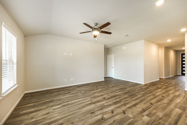 Building Photo - 512 Shelton Pass