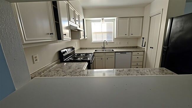 Building Photo - 12822 Shannon Hills Dr