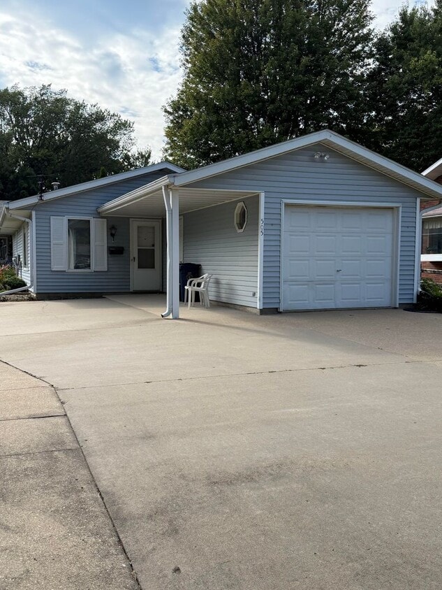 Primary Photo - 2 Bed Condo for Rent