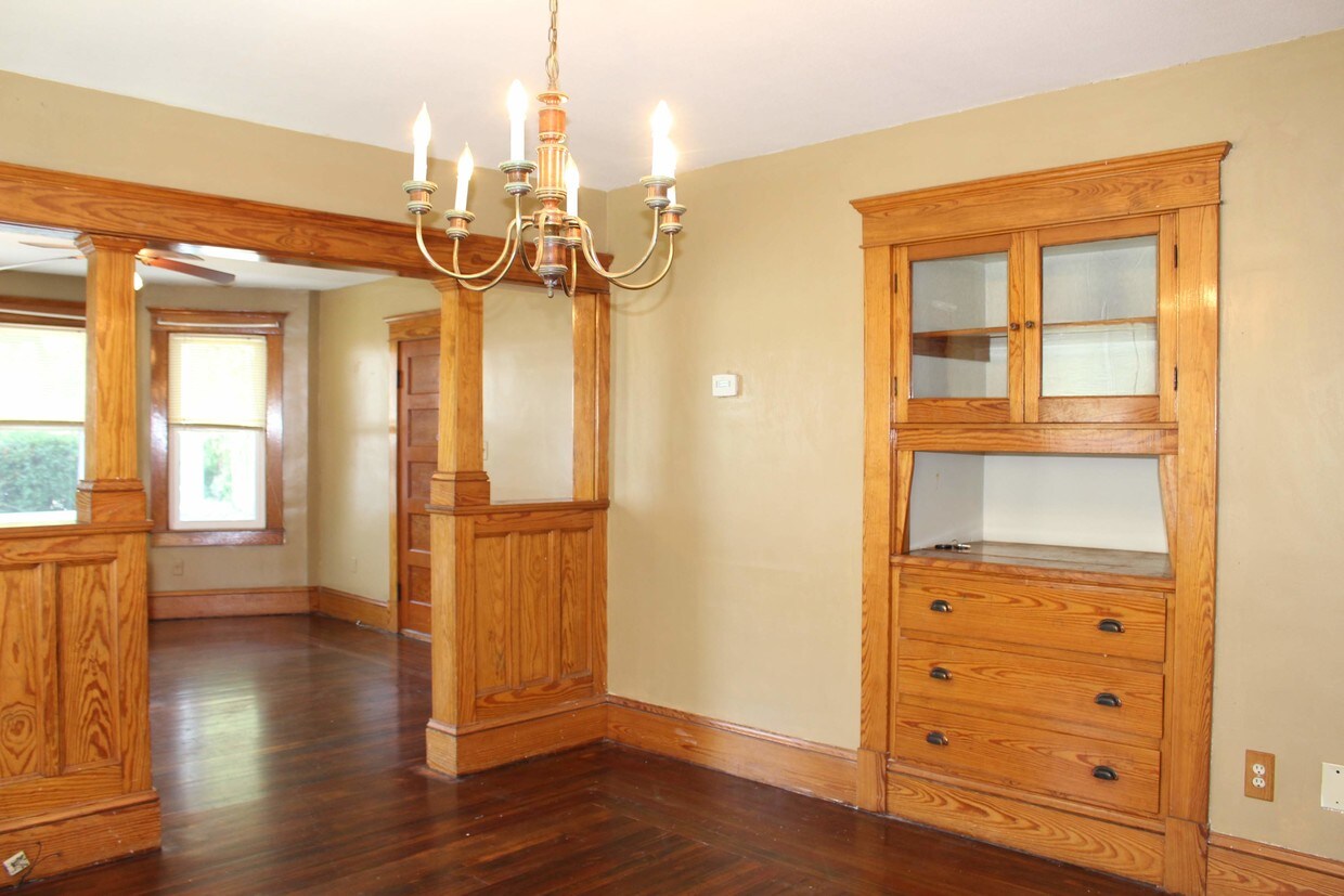 Primary Photo - 25 White St