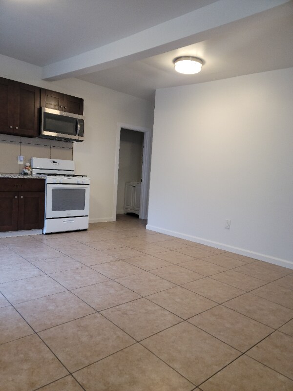 Building Photo - 3873 Superba St