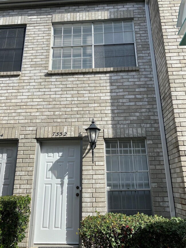 Foto del edificio - 7352 Regency Square Ct