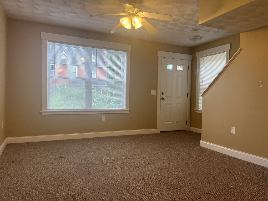 Primary Photo - 27 Asselin St