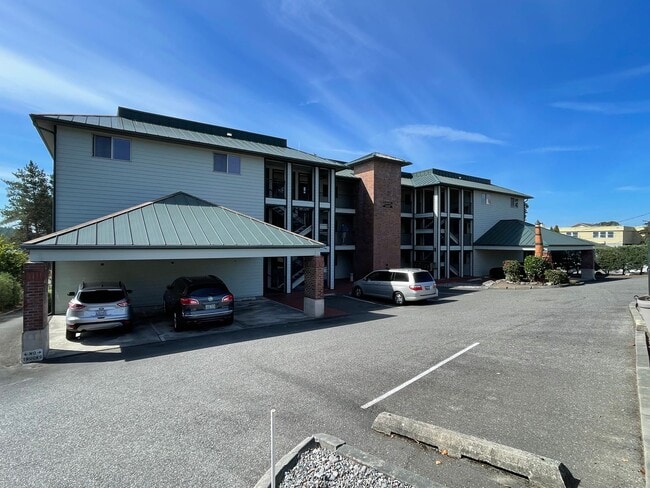 Building Photo - 1499 SE 9th Ave