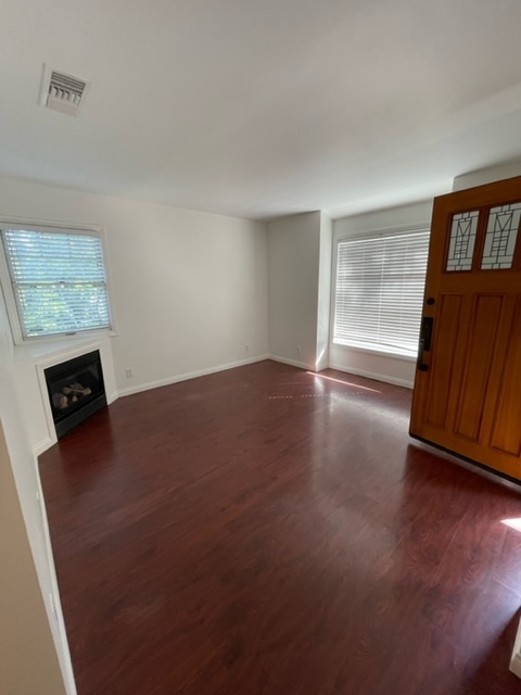 Living Room - 946 E Edgeware Rd