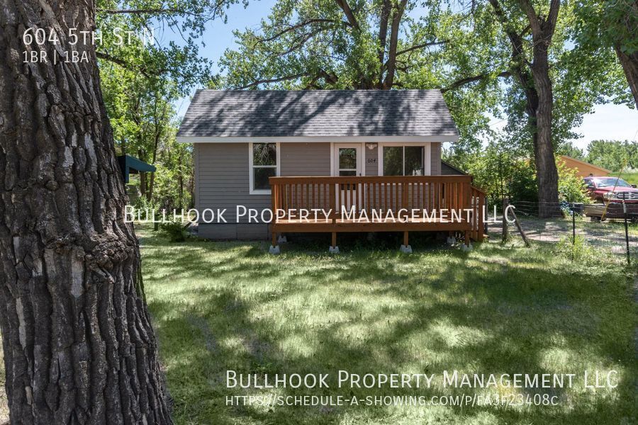 Foto principal - 604 5th St N