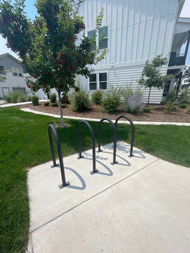 Foto del edificio - Luxury Condo - Water, Sewer, Basic Internet Included!