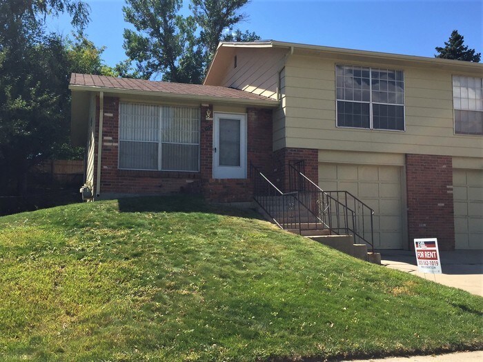 2 Bed, 1 Bath Duplex Near Olde Town Arvada! House for Rent in Arvada