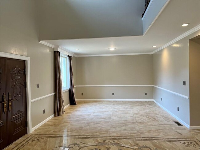 Building Photo - 6831 Augusta Manor
