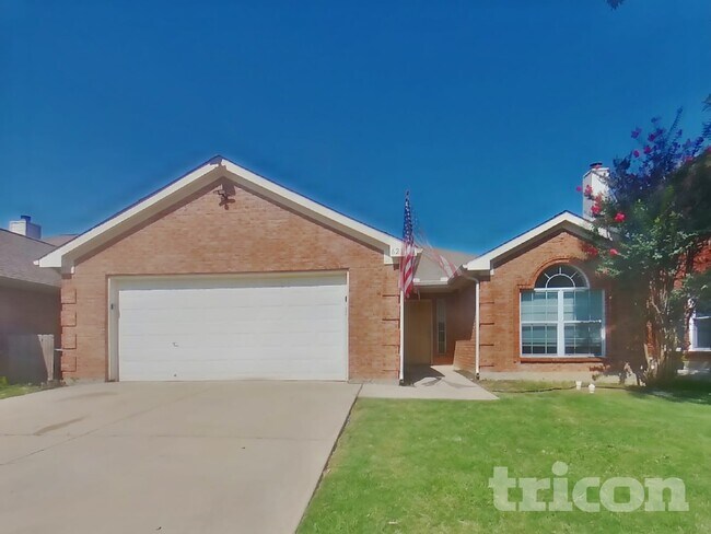 Foto del edificio - 621 Babbling Brook Dr