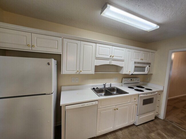 Building Photo - 526 Edgecliff Ln
