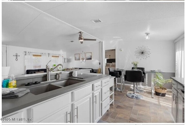 Building Photo - 501 Aiken St