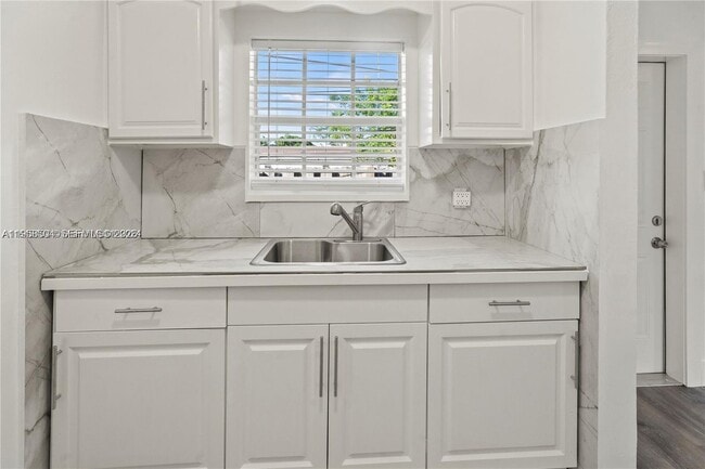 Foto del edificio - 12108 NE 5th Ave