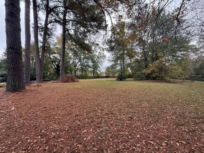 Foto del edificio - 1821 S Brookwood Dr