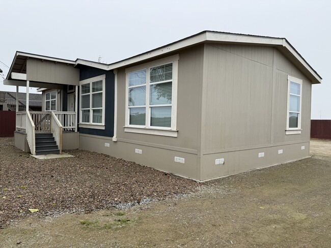 Building Photo - 819 Dianne Dr