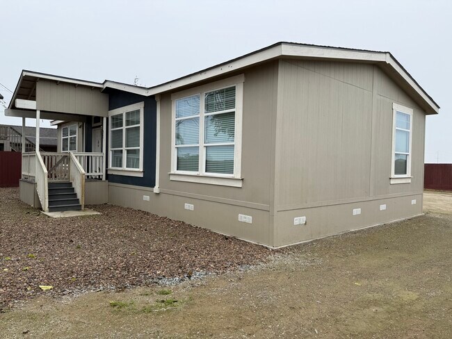 Foto del edificio - 819 Dianne Dr