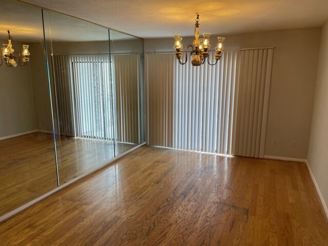 Building Photo - 2820 S Bartell Dr
