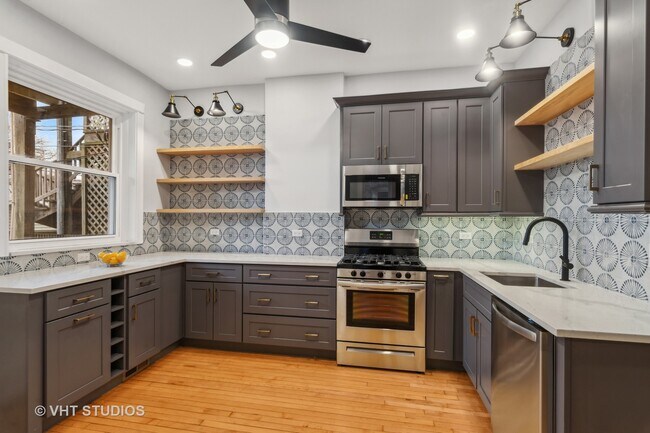 Foto del edificio - 1472 W Farragut Ave