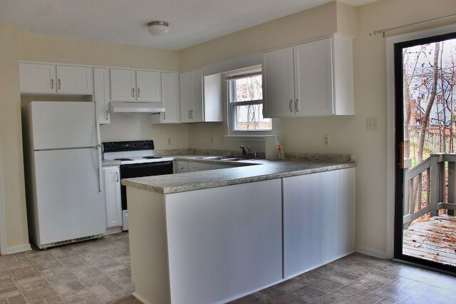 Building Photo - Fenced yard 2 bedroom duplex in near Ralei...